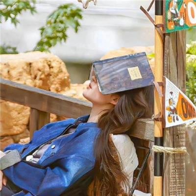 三个摩登女性
